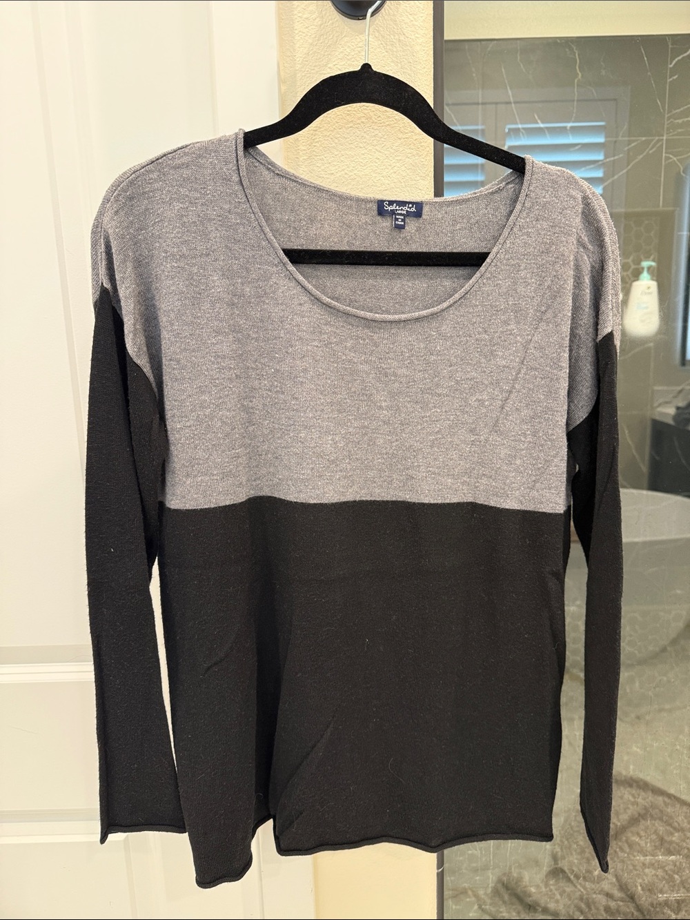 Splendid Two-Tone Scoop Neck Long Sleeve sweater— Gray and Black